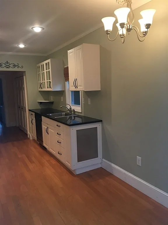 3 bed, 2.0 bath, 1200 sqft, $3,500 — Photo 4