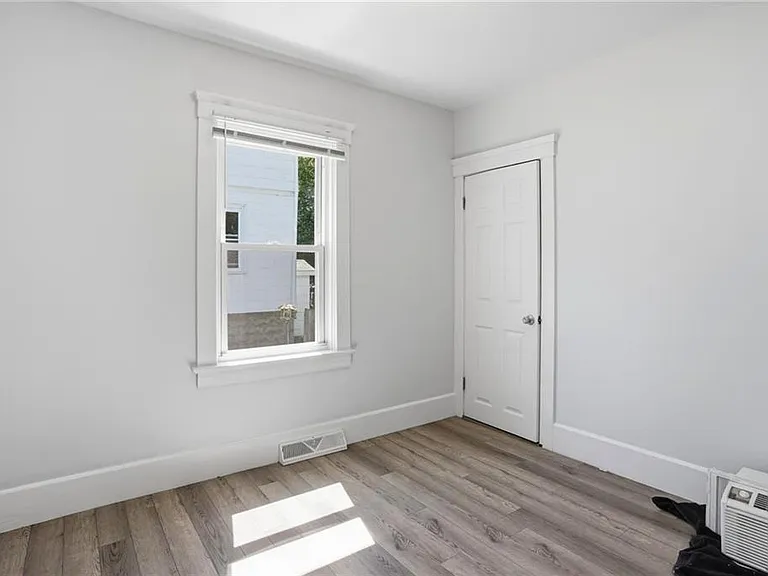 1009 Willett Ave E — Photo 19