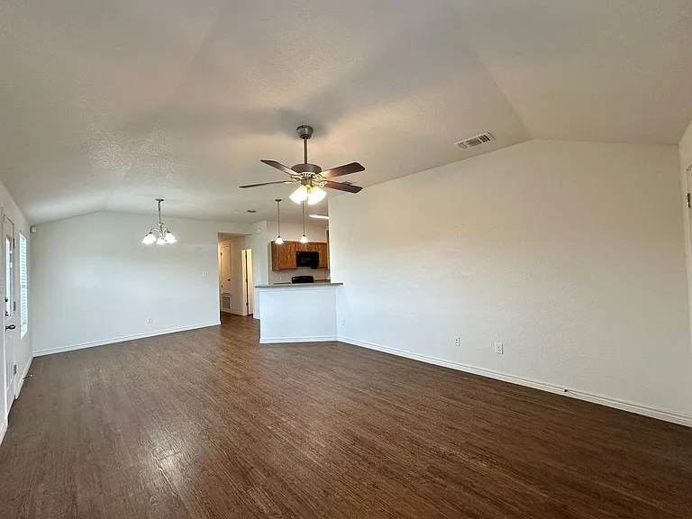 901 Lasso Dr — Photo 28