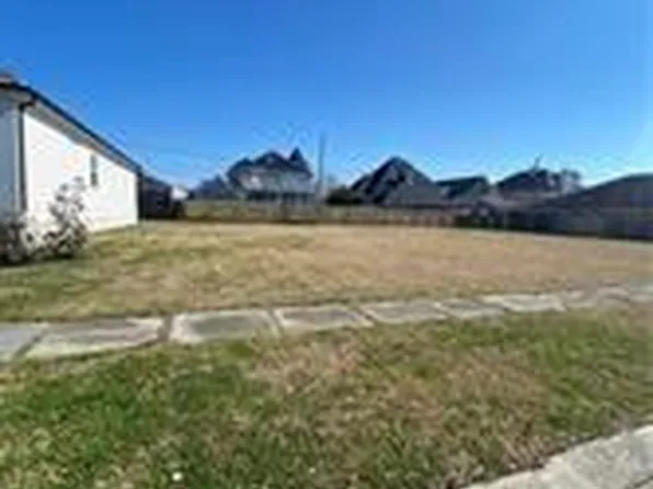 3921 Charles Dr, Chalmette, LA 70043