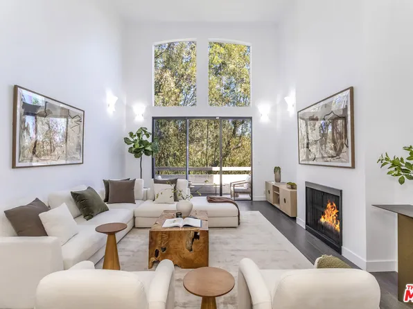 410 S Barrington Ave #Penthouse 306, Los Angeles, CA 90049