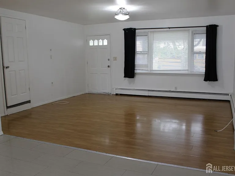 82 Washington Ave — Photo 3