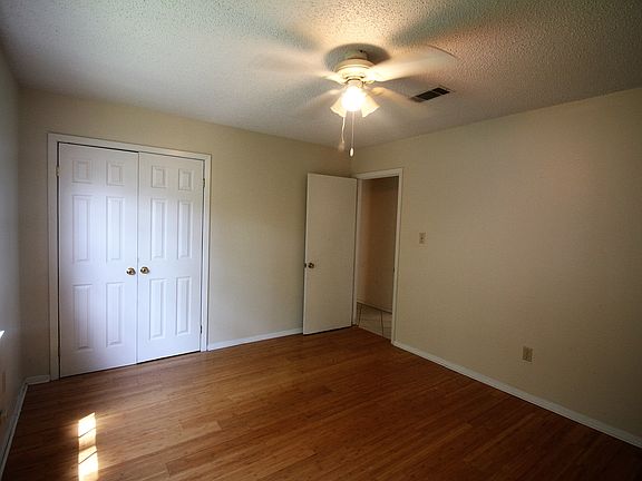 3rd image of 1911 Blueberry Dr APT 2