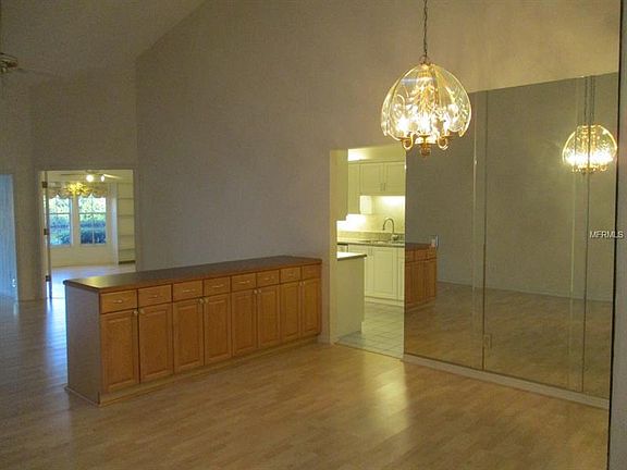 5th image of 3173 Lake Park Ln #6