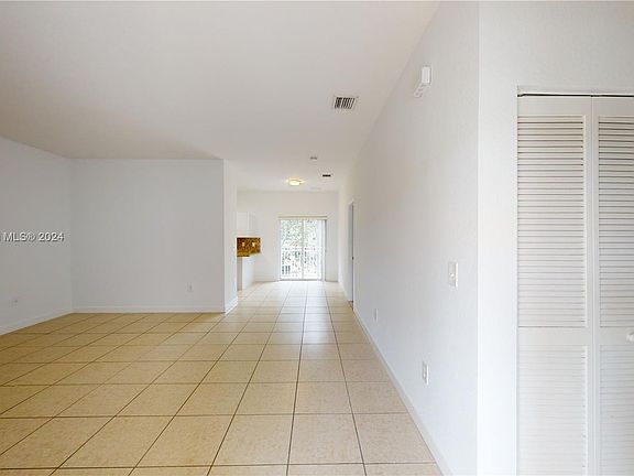4th image of 372 NE 26th Pl Unit 205