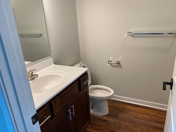 4th image of 2222 Stewart Ave #8