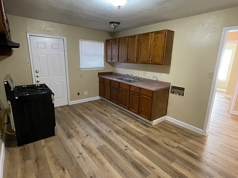 525 Royal Ave — Photo 14