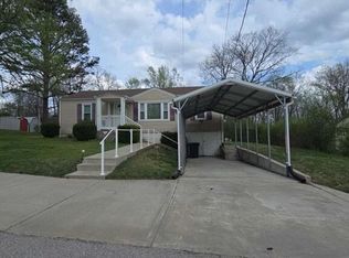 956 Center St, Pacific, MO