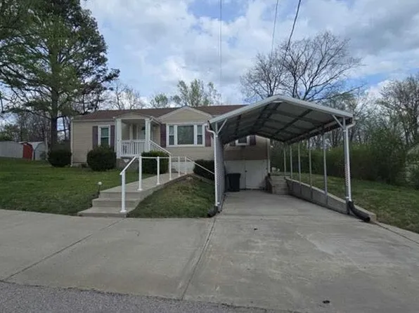 956 Center St, Pacific, MO 63069