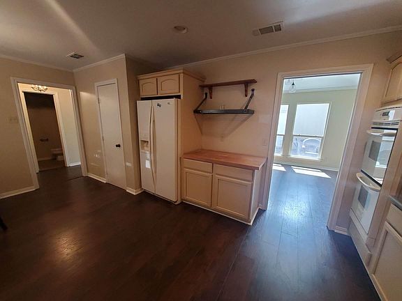 4th image of 428 River Oaks Ln