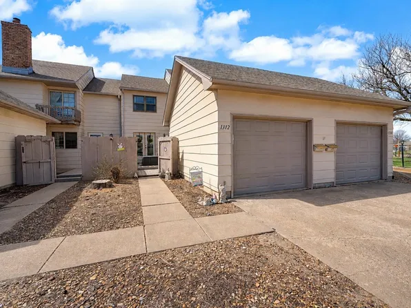 1312 Parkwood Dr, Salina, KS 67401