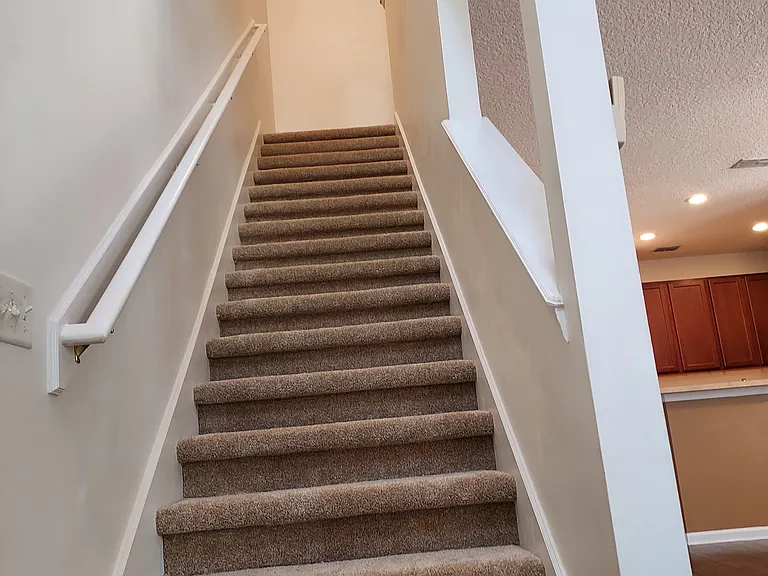 532 Hopewell Dr — Photo 6