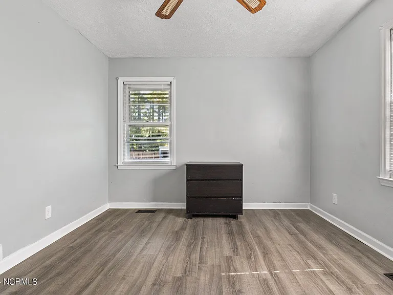 1708 N Poplar St — Photo 16