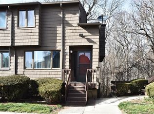 146 Towne House Rd, Hamden, CT 06514