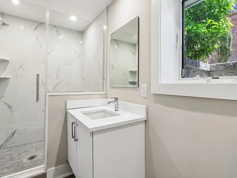 211 Warwick Ave #1 — Photo 15