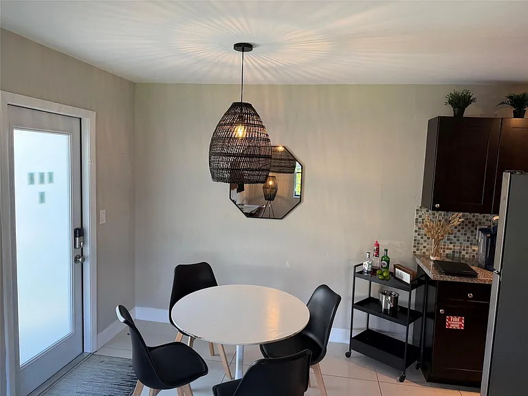 608 NE 29th Dr #1 — Photo 7