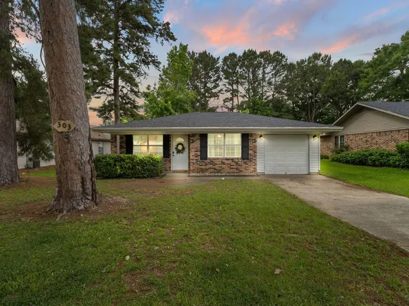 303 Lake St, New Llano, LA 71461