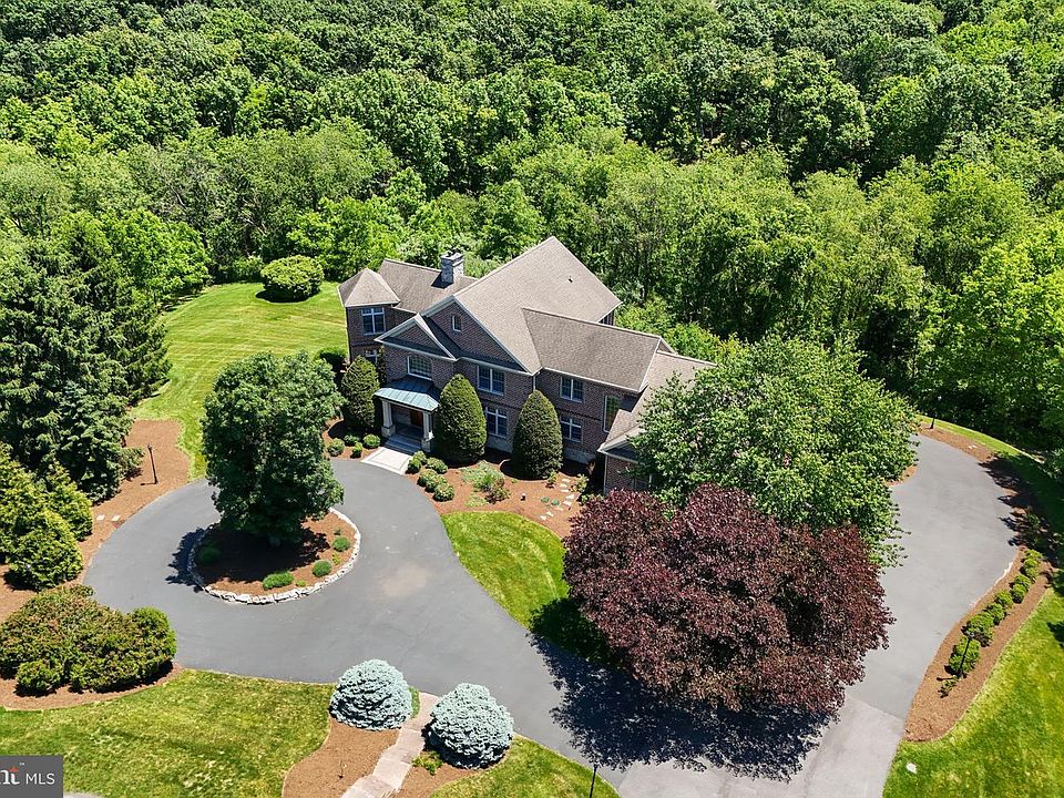 1st image of 3 Conestoga Ln