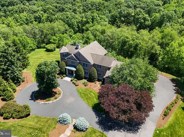 3 Conestoga Ln, Mechanicsburg, PA 17050