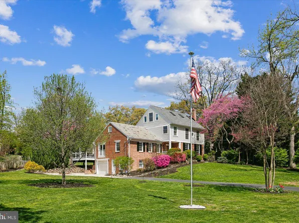 1305 Key Dr, Alexandria, VA 22302