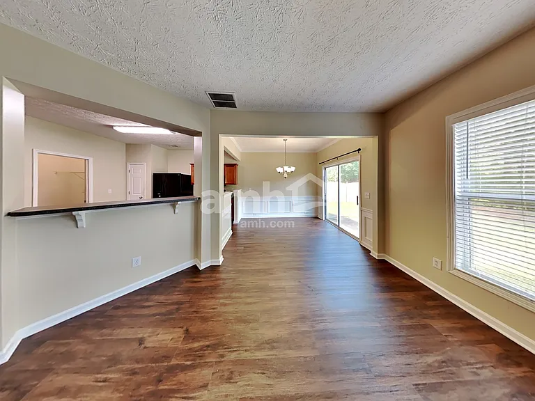 616 Laurel Bnd — Photo 6