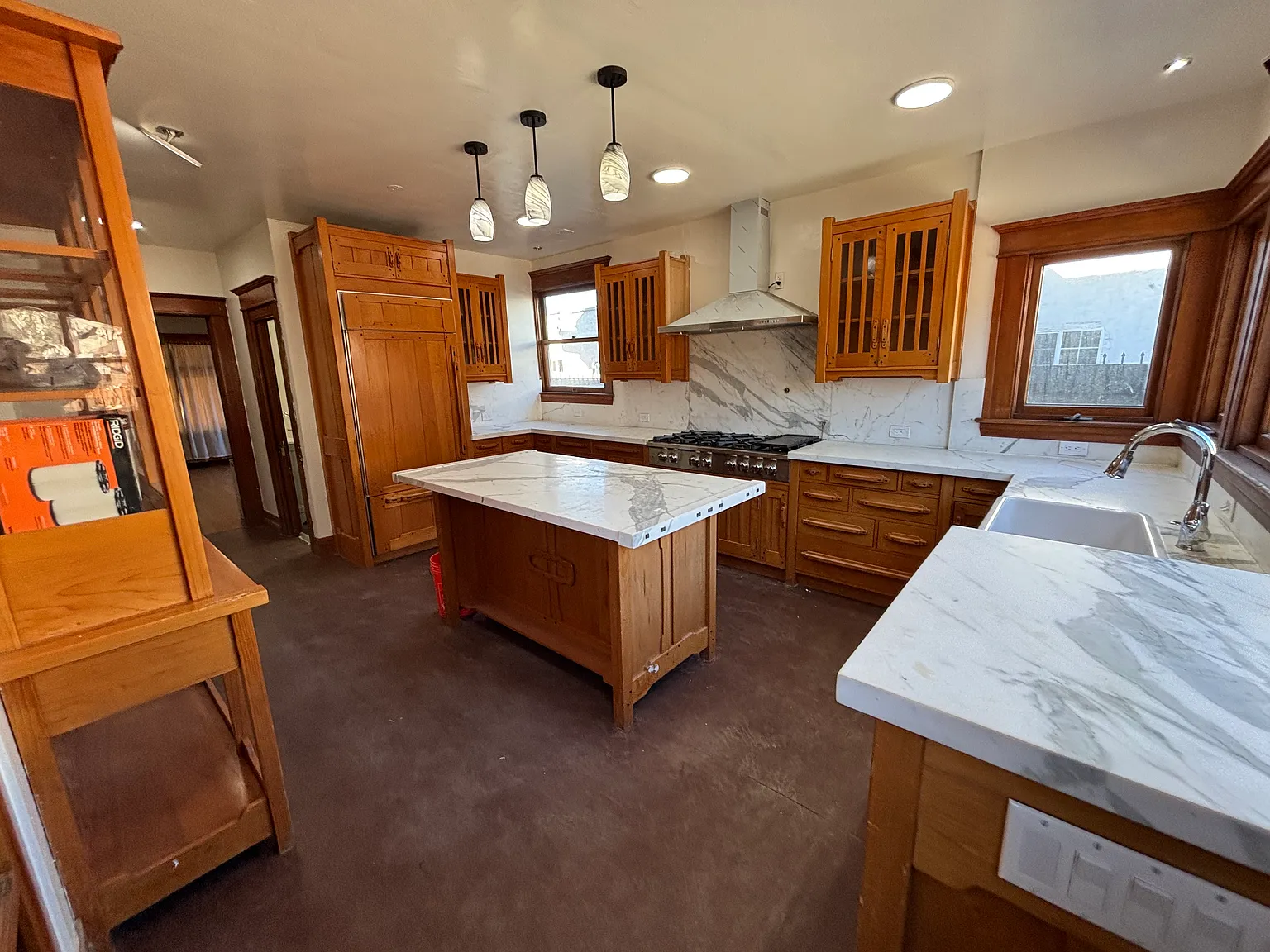 6 bed, 3009 sqft, $1,300 — Photo 3