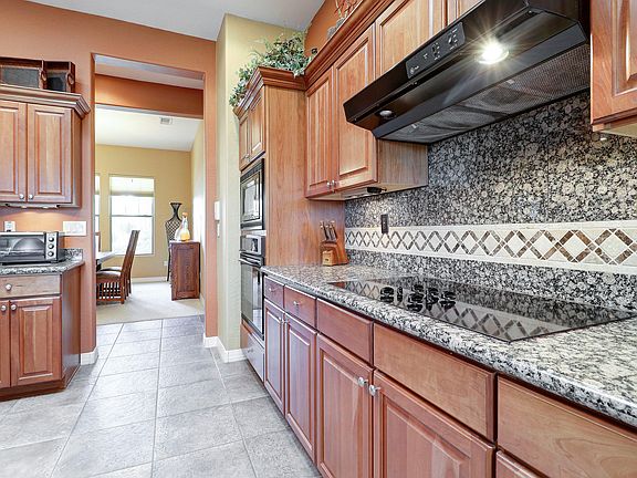 5th image of 16929 W Artesia Dr
