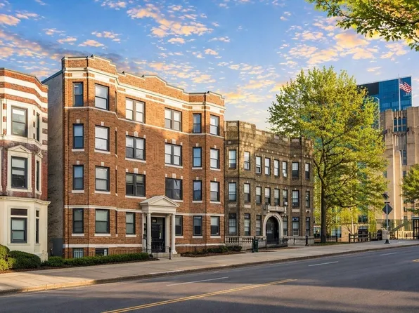 451 Park Dr APT 3A, Boston, MA 02215