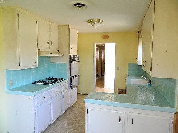 048-438370-kitchen-23112725.jpg