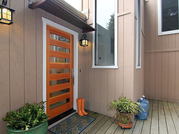 2nd image of 653 Cliff Dr
