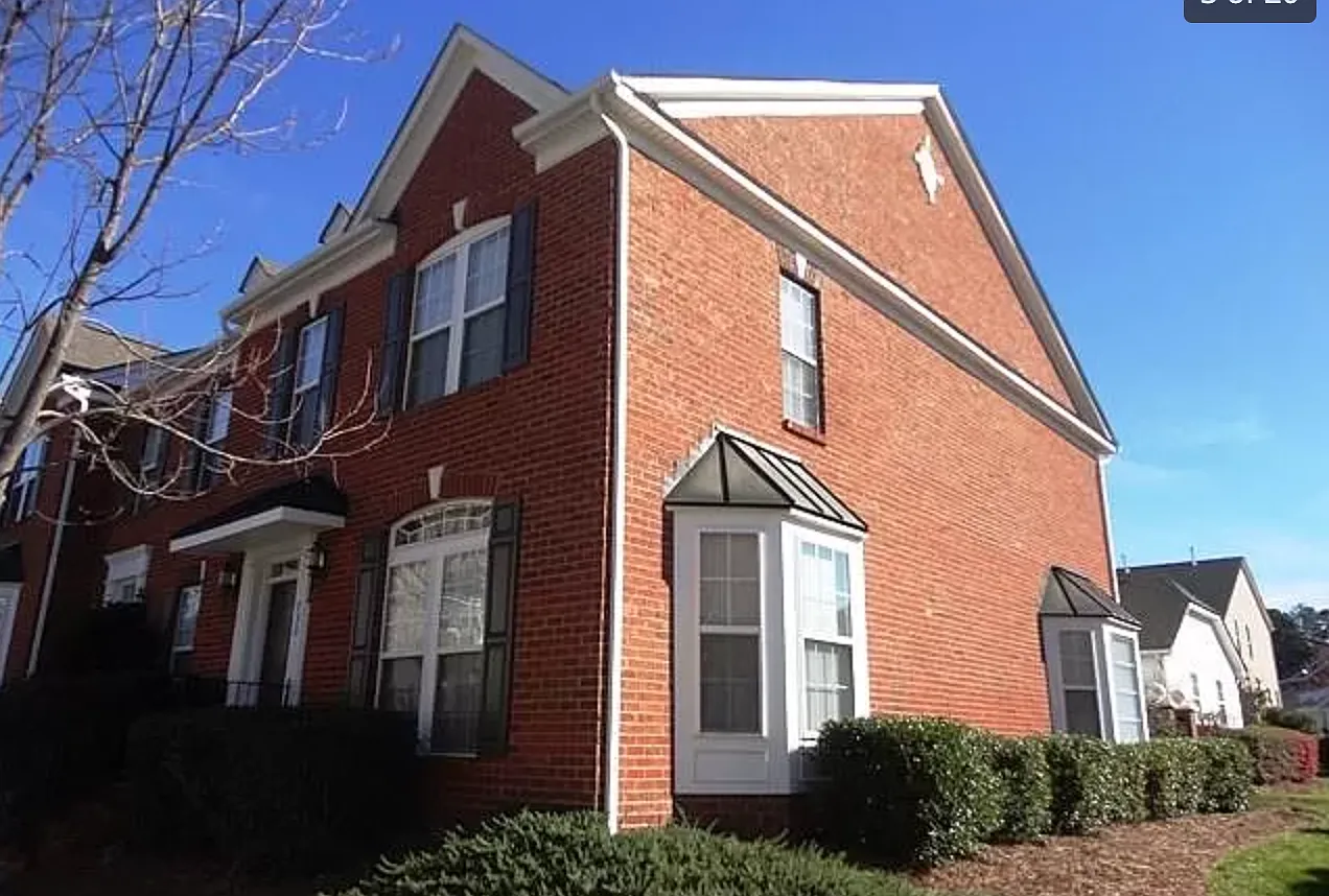 3 bed, 2.5 bath, 1956 sqft, $3,000 — Photo 2