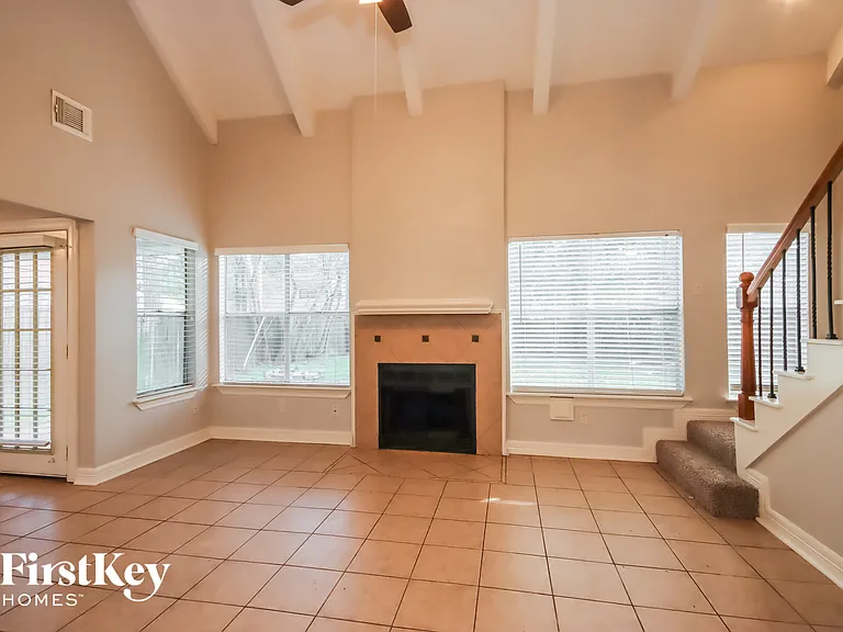 3210 Lake Stream Dr — Photo 3