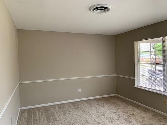2nd image of 3885 Laurel Dr