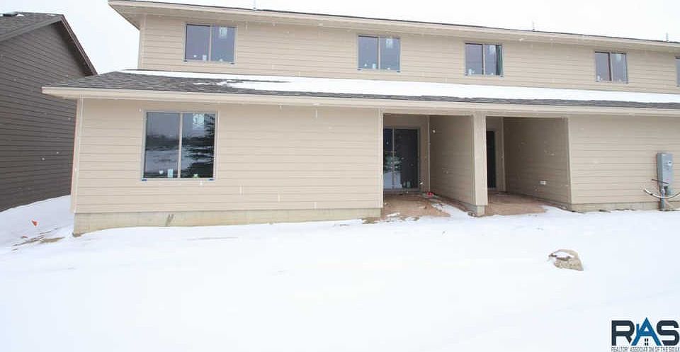 2nd image of 7561 Grand Arbor Pl