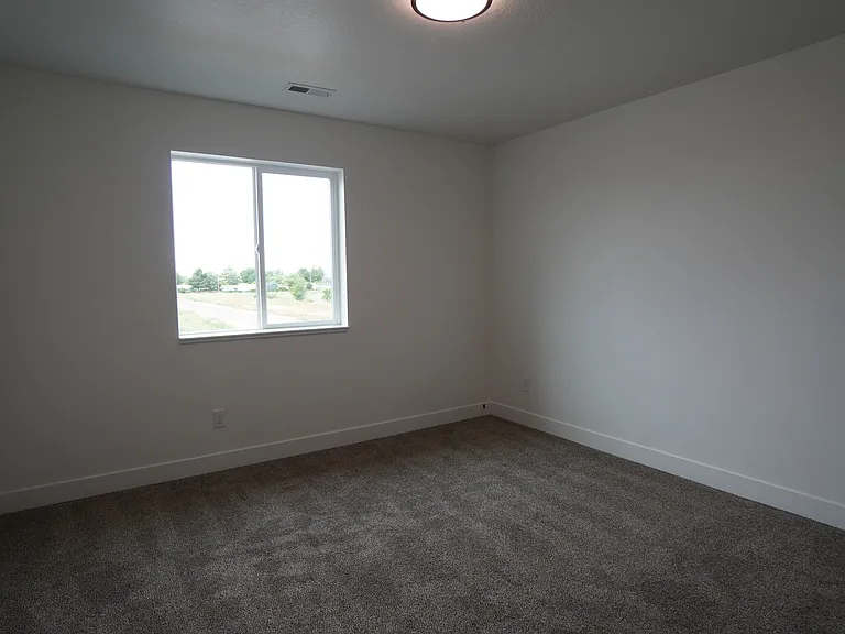 325 N Liberty Ave — Photo 11