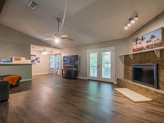 3rd image of 15 Pinecrest Ln
