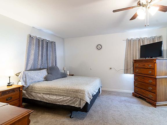 3rd image of 300 SW Brighton Ct