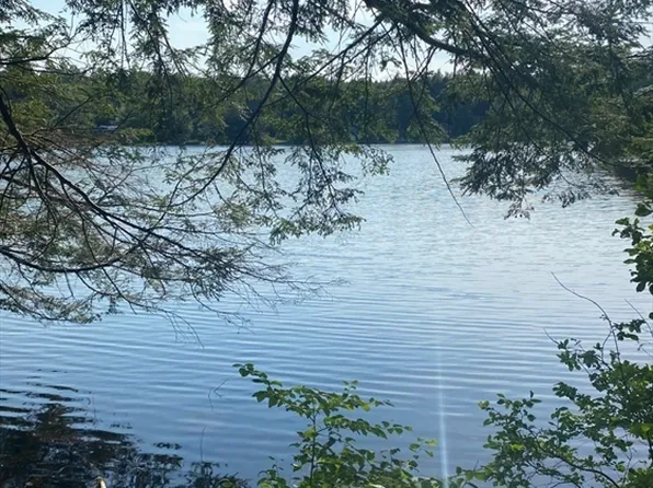 33 Washington Rd, Williamsburg, MA 01096