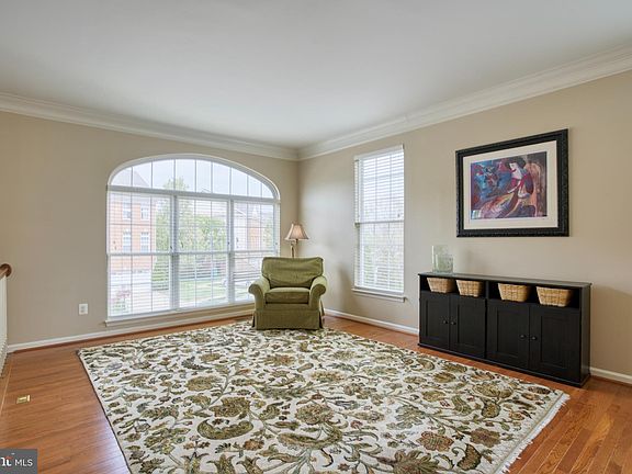 5th image of 43871 Sandburg Sq