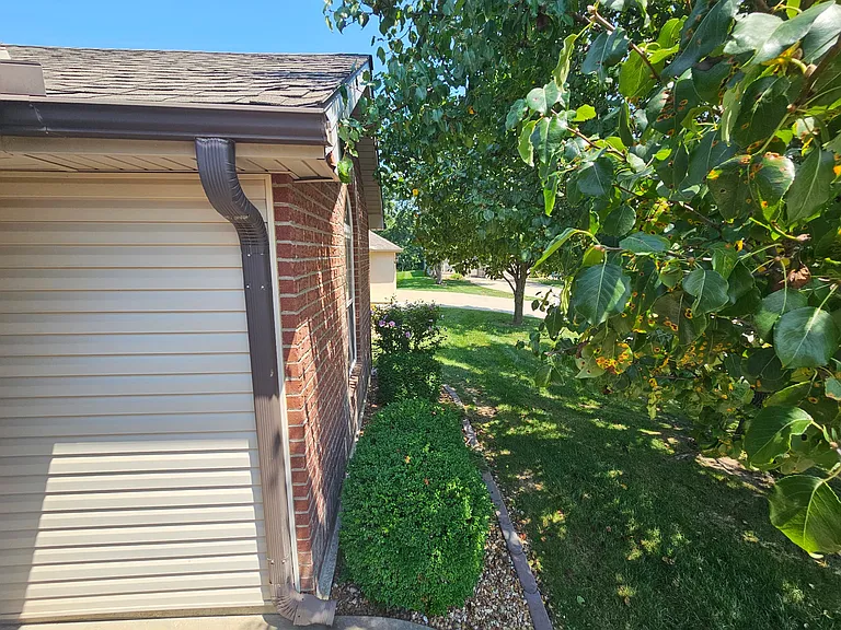 1905 Sideview Ln — Photo 2