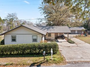 601 Pear St, Chipley, FL 32428