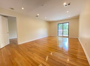 406 15th St #3B, Brooklyn, NY 11215