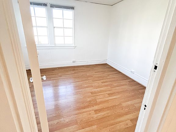 4th image of 321 11th St #2