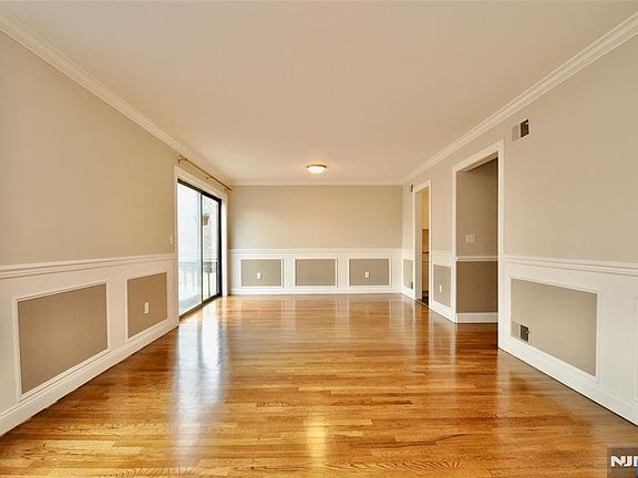 2nd image of 38 Holiday Ct #T038