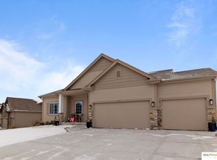 19025 Redwood St, Omaha, NE 68136