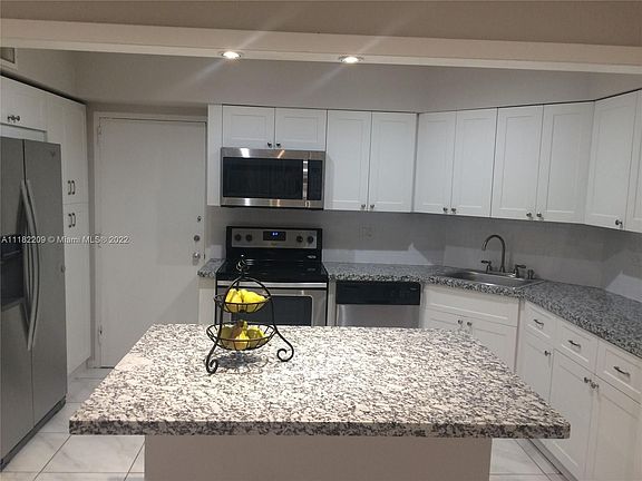 3rd image of 1408 Brickell Bay Dr APT 904