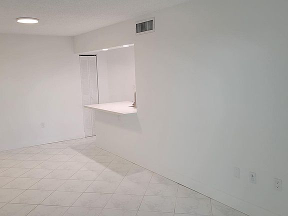 2nd image of 108-9417 Fontainebleau Blvd #108