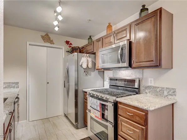 950 Seven Hills Dr APT 3026, Henderson, NV 89052