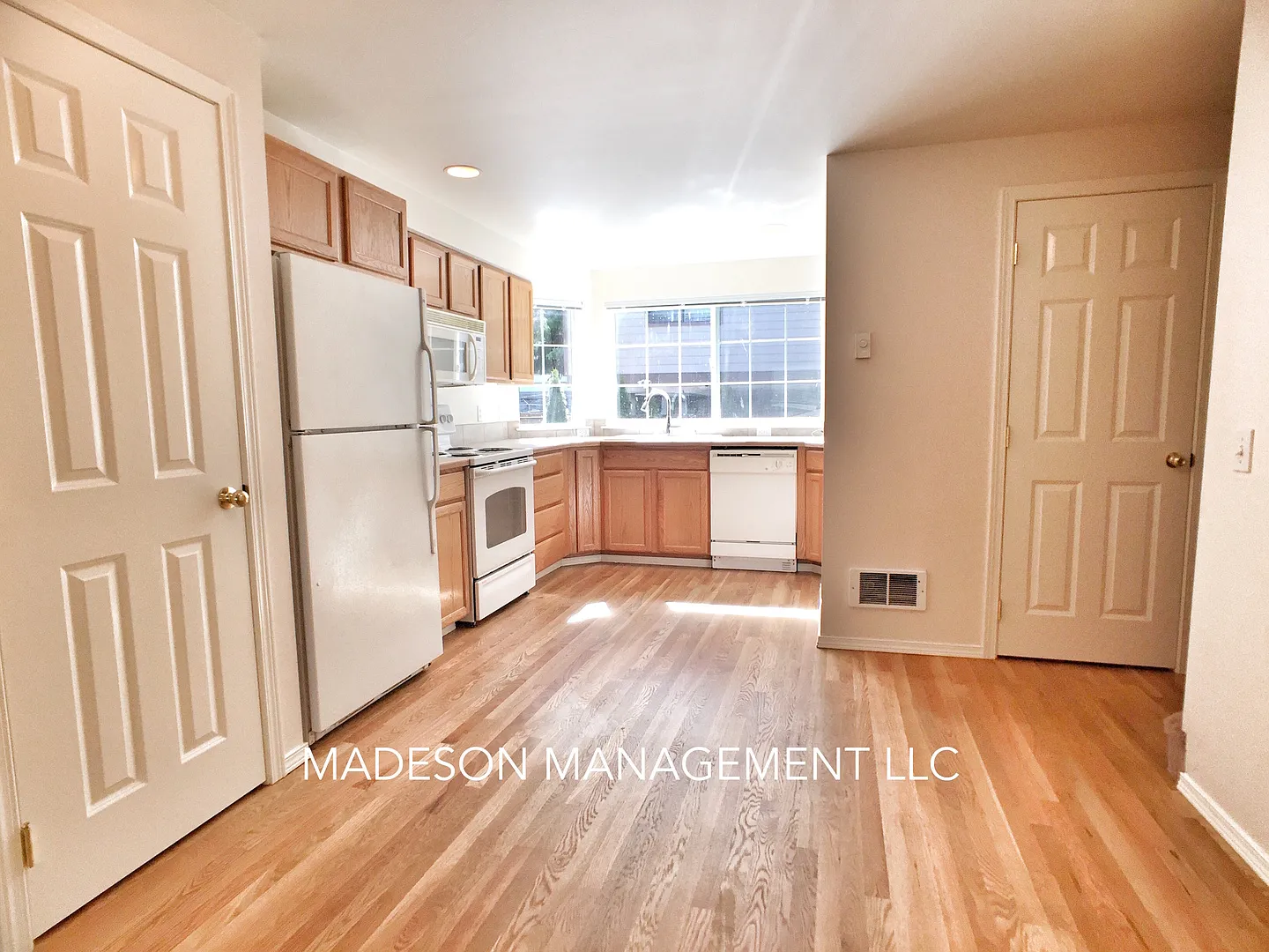 Light-Filled 2BR Townhome | Garage | Mountain Views | Steps from Jackson Park — Photo 3