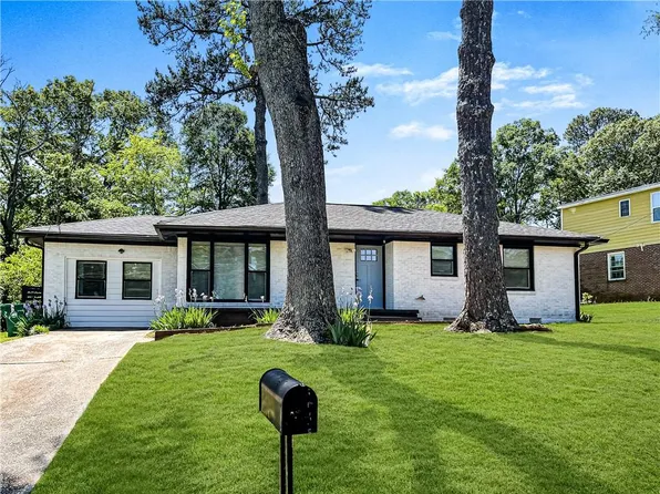 2597 Glenvalley Dr, Decatur, GA 30032